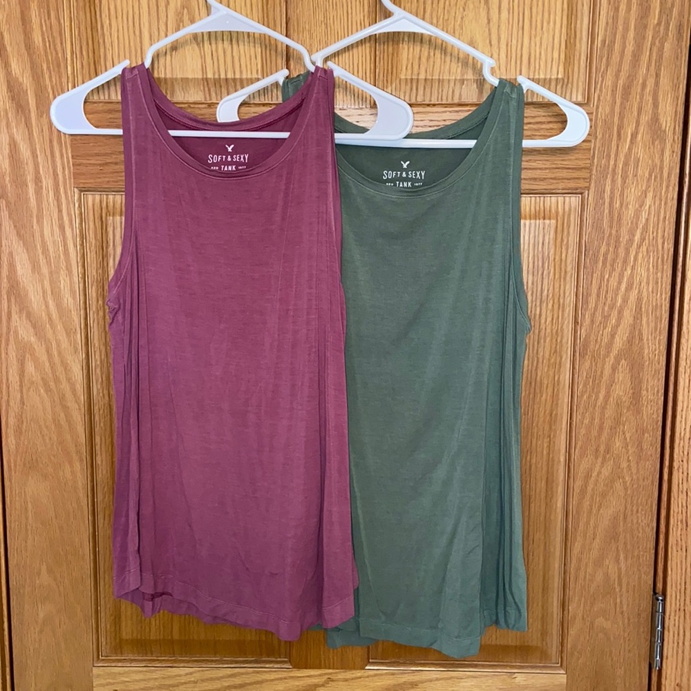 Set of 2 American eagle plain colored tanks